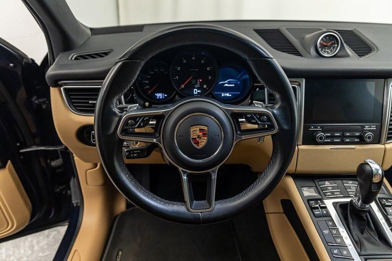 2018 Porsche Macan Image 14