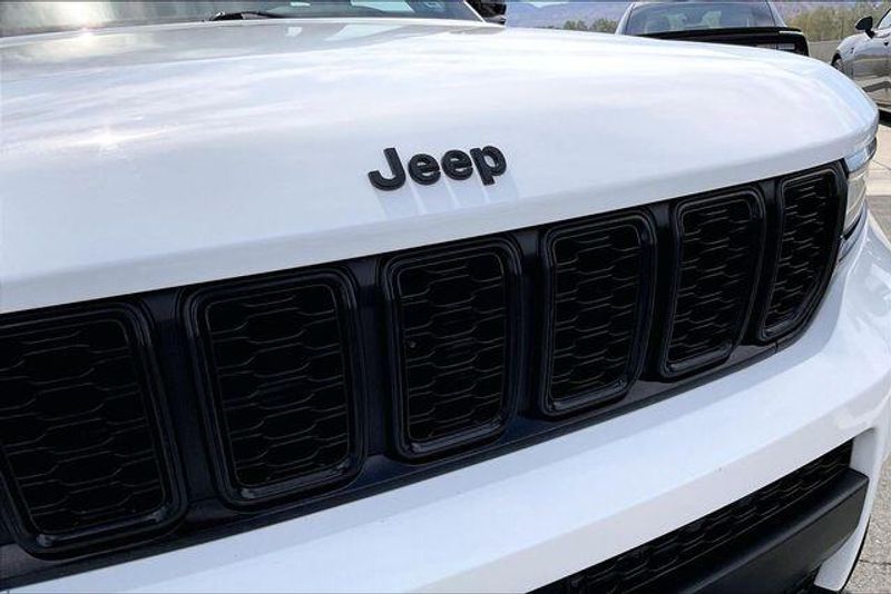 Used 2023 Jeep Grand Cherokee L AltitudeImage 29