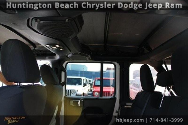 2022 Jeep Wrangler Unlimited WillysImage 34