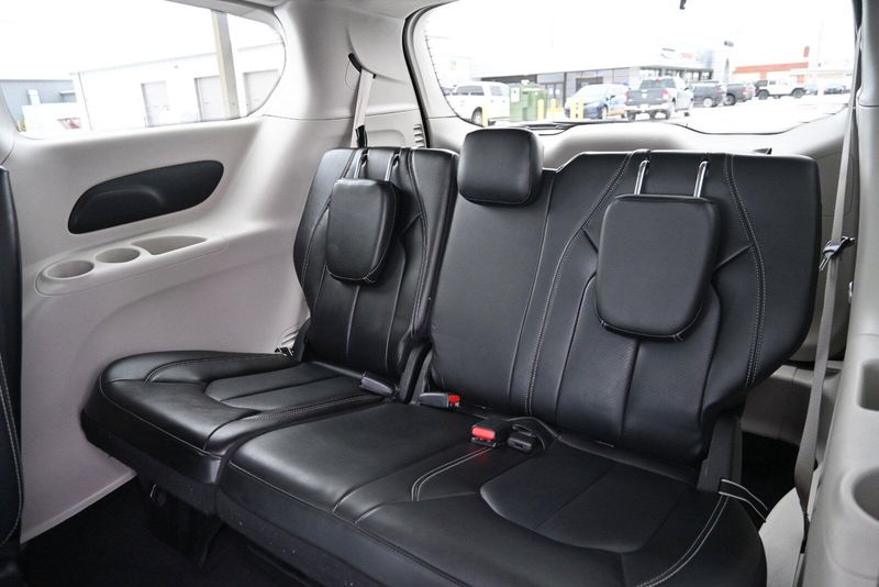 2023 Chrysler Pacifica Touring LImage 14