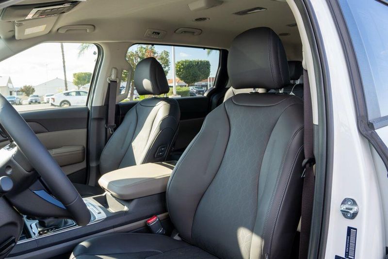 New 2026 Kia Carnival EXImage 11