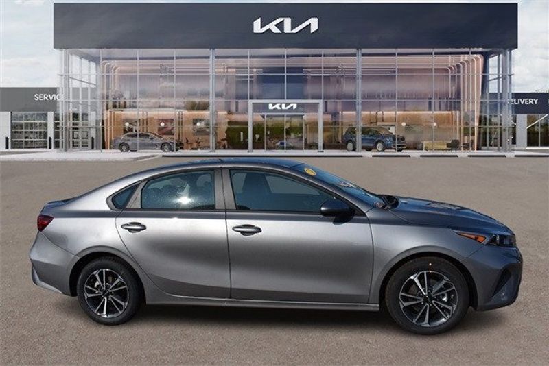 2024 Kia Forte LXSImage 2