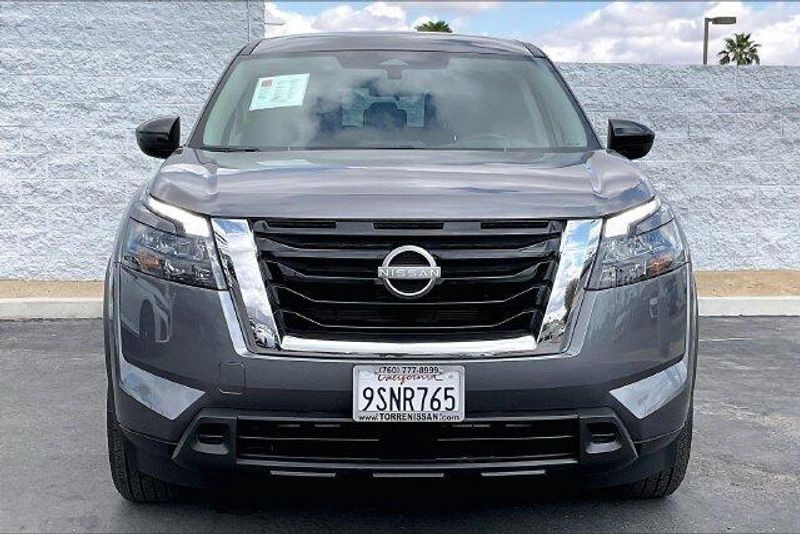 Used 2025 Nissan Pathfinder SImage 2