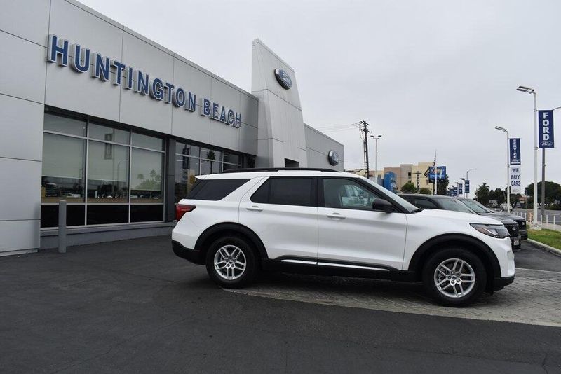 New 2025 Ford Explorer ActiveImage 3