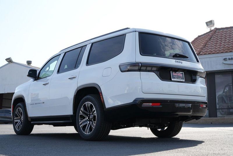2026 Jeep Grand Wagoneer Image 5