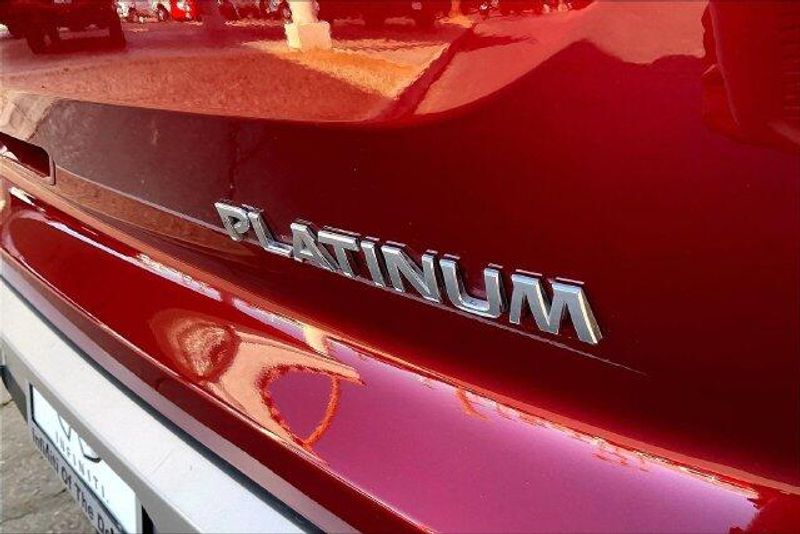 Used 2025 Nissan Pathfinder PlatinumImage 7