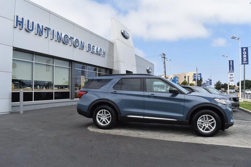 New 2025 Ford Explorer ActiveImage 3