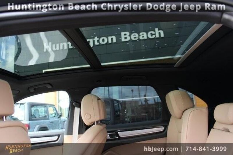 2022 Porsche Cayenne Platinum EditionImage 38