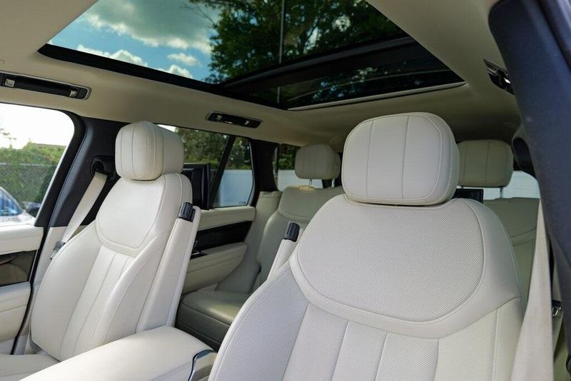 2023 Land Rover Range Rover SE photo 20