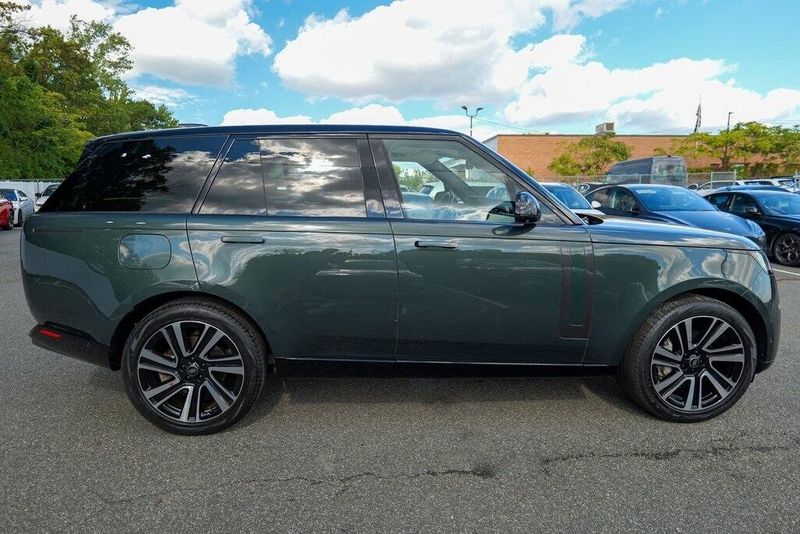 2023 Land Rover Range Rover SE photo 7