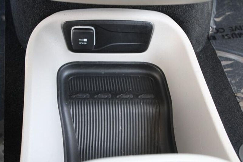 2024 Chrysler Pacifica Hybrid SelectImage 32