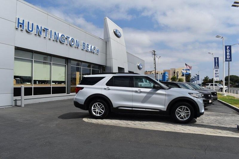 New 2025 Ford Explorer ActiveImage 3