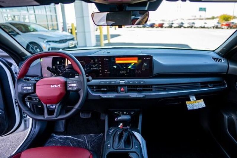 New 2025 Kia K4 GT-LineImage 16