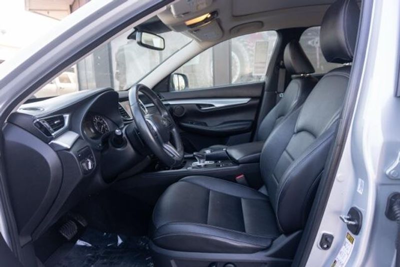 Used 2019 INFINITI QX50 LuxeImage 11