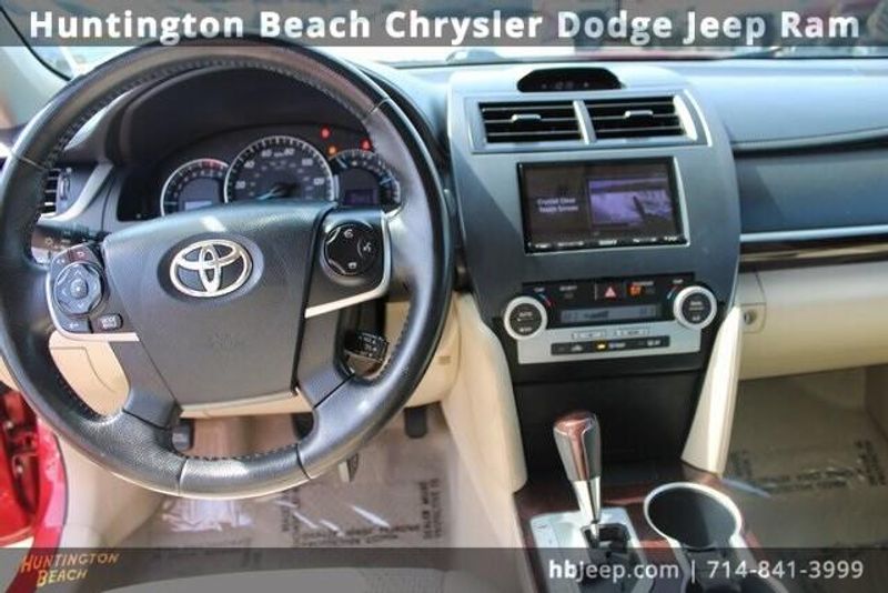 2014 Toyota Camry XLEImage 11