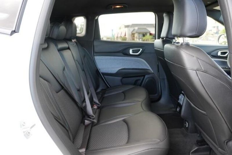 Used 2025 Jeep Compass LatitudeImage 12