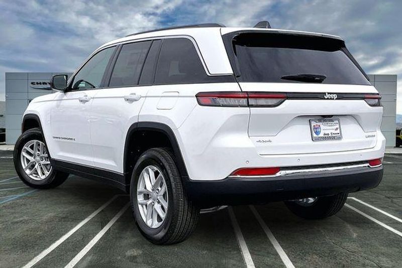 New 2026 Jeep Grand Cherokee Laredo X 4x4Image 2