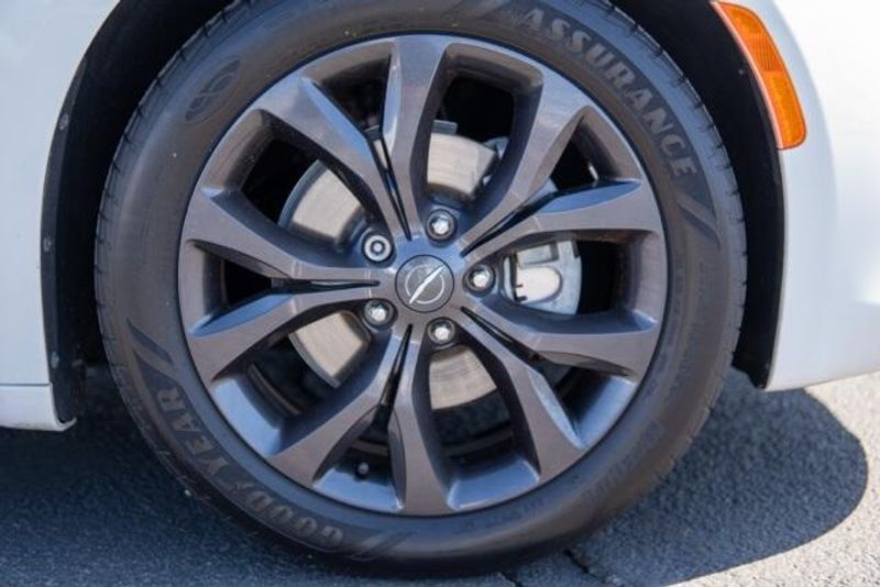 2019 Chrysler Pacifica Touring L PlusImage 9
