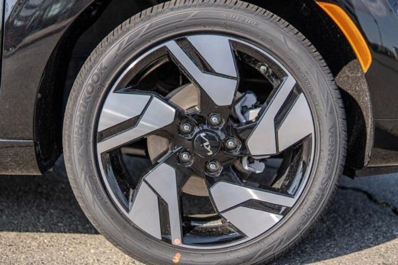 2025 Kia Soul GT-LineImage 9
