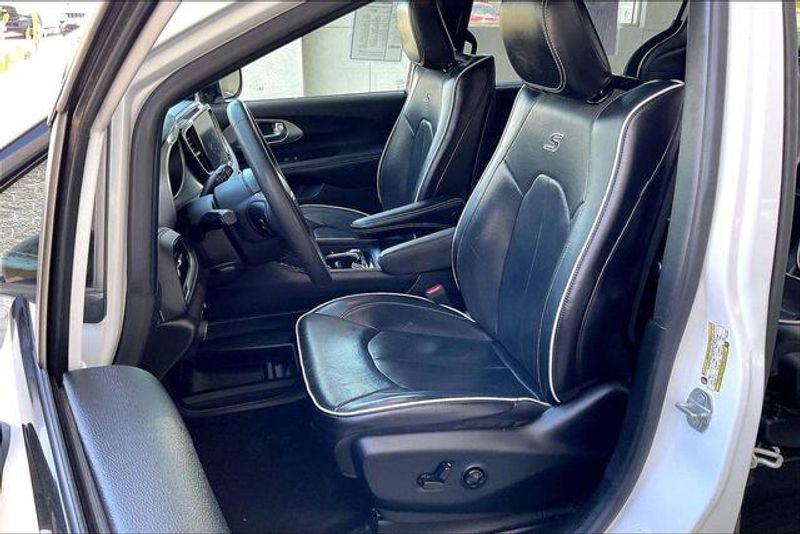 Used 2023 Chrysler Pacifica Hybrid LimitedImage 24