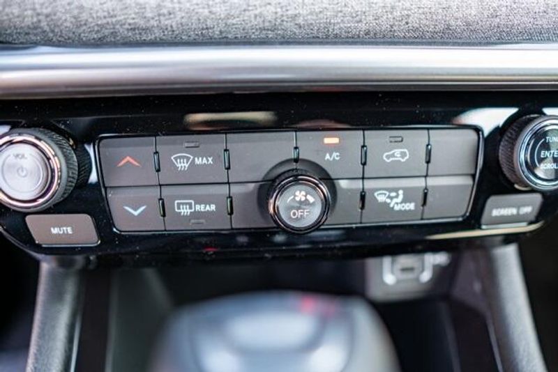 New 2025 Jeep Compass LatitudeImage 16