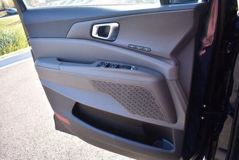 New 2026 Kia Carnival Hybrid EXImage 37