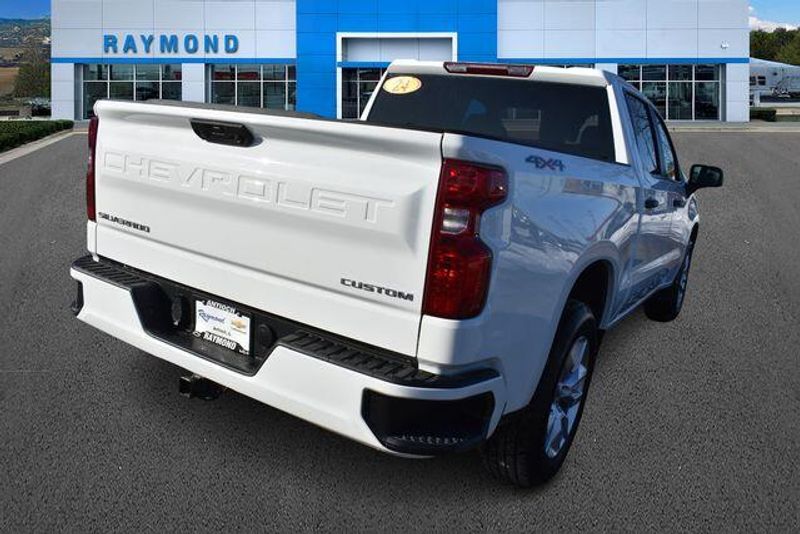 Used 2024 Chevrolet Silverado 1500 CustomImage 4