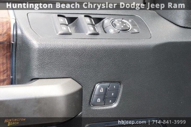 2015 Ford F-150 PlatinumImage 14