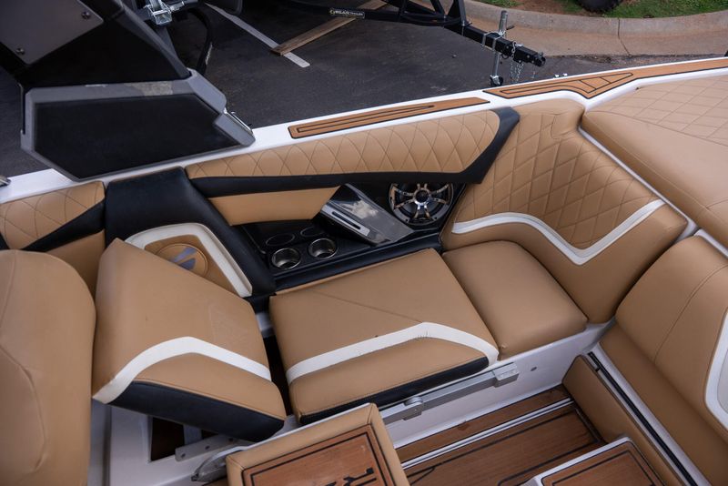 USED 2019 TIGE 2 RZX Image 12