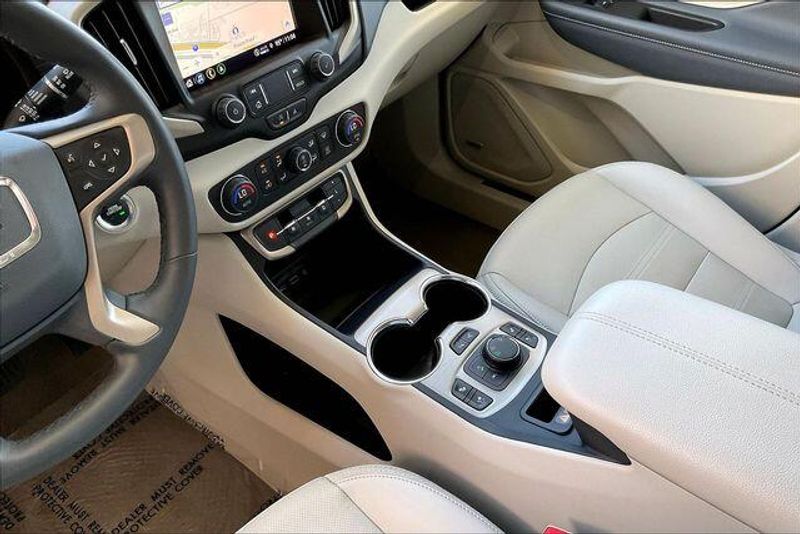 Used 2024 GMC Terrain DenaliImage 17