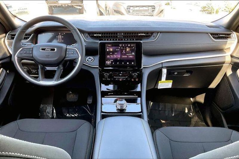 New 2026 Jeep Grand Cherokee Laredo X 4x4Image 4