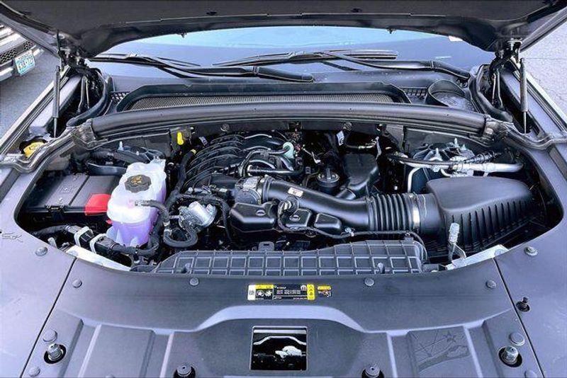 New 2025 Jeep Grand Cherokee L Laredo X 4x2Image 9