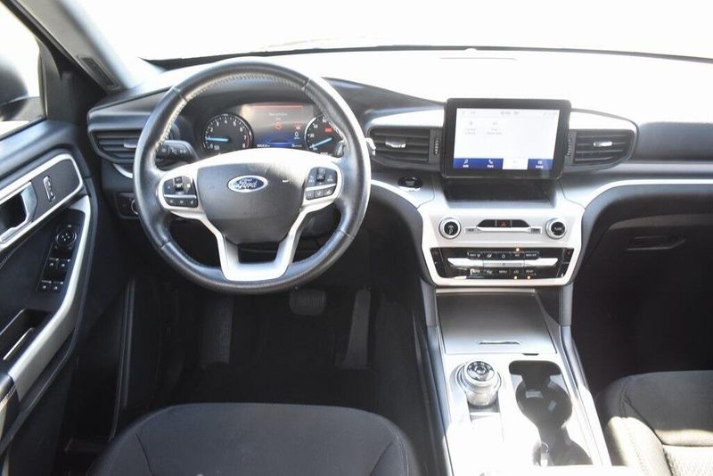 Used 2022 Ford Explorer XLTImage 13