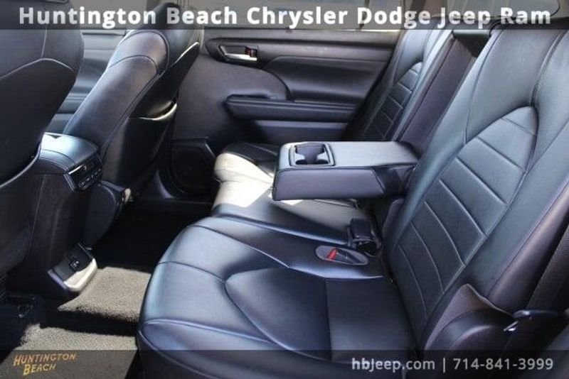 2021 Toyota Highlander Hybrid XLEImage 38