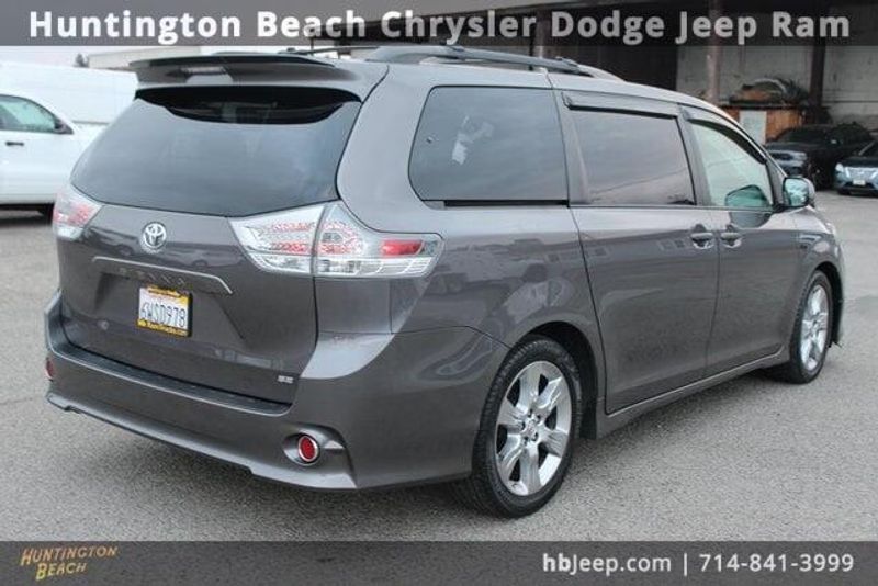 2012 Toyota Sienna BaseImage 4