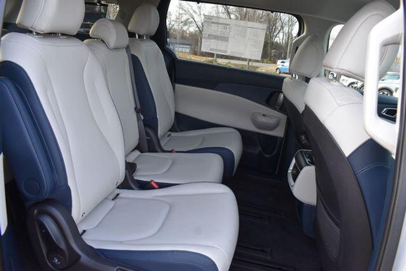 New 2026 Kia Carnival Hybrid EXImage 16