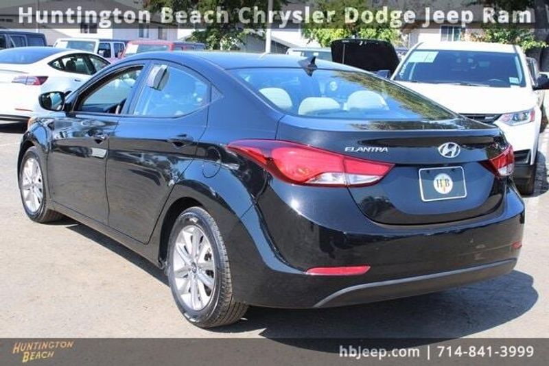 2014 Hyundai Elantra SEImage 3