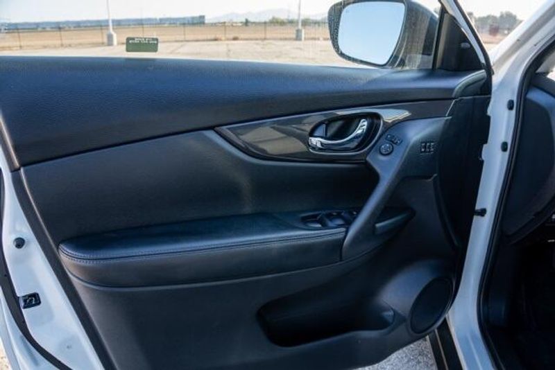 Used 2020 Nissan Rogue SVImage 11