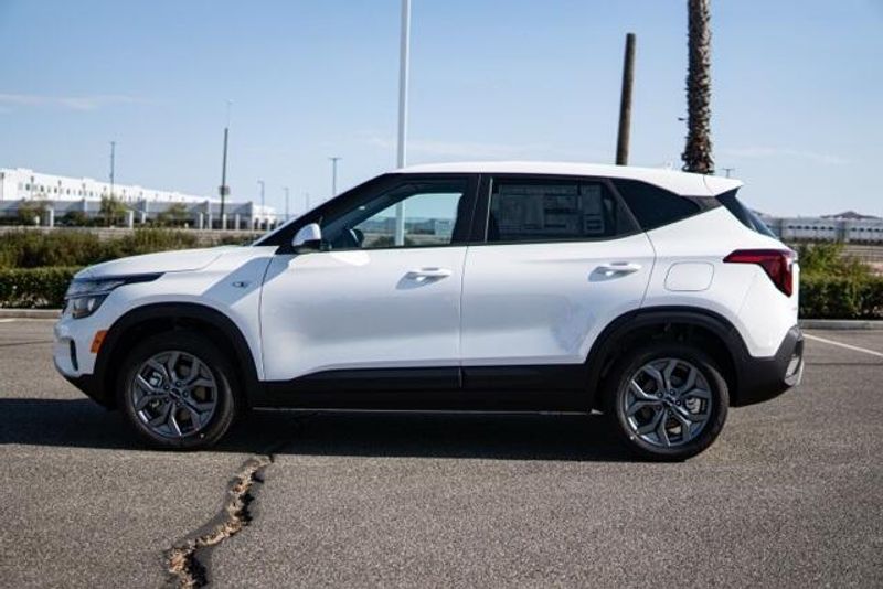 New 2025 Kia Seltos LXImage 4