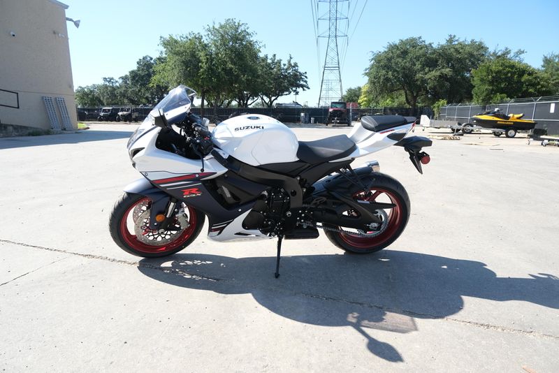 2025 SUZUKI GSXR600 PEARL BRILLIANT WHITE 