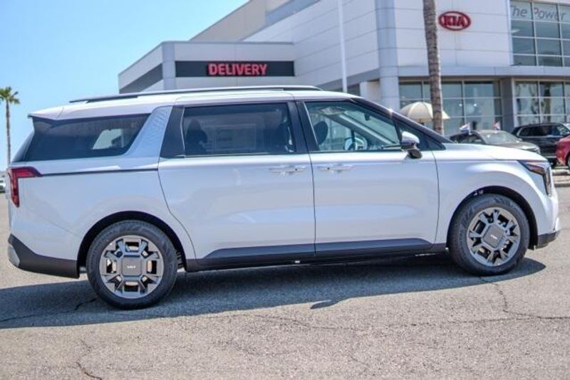 2025 Kia Carnival Hybrid EXImage 8