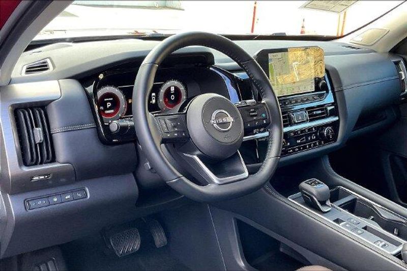 Used 2025 Nissan Pathfinder PlatinumImage 14