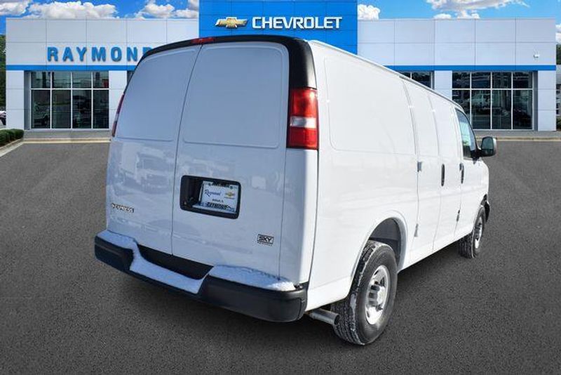 New 2025 Chevrolet Express 2500 Work VanImage 4