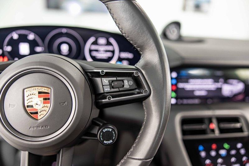 2020 Porsche Taycan Turbo S photo 21