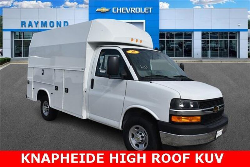 New 2025 Chevrolet Express 3500 Work VanImage 10