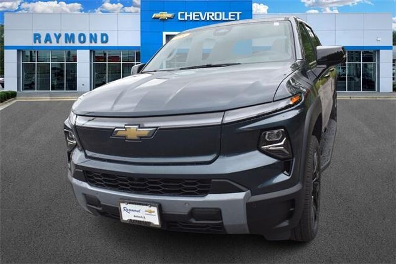 New 2026 Chevrolet Silverado EV LTImage 7