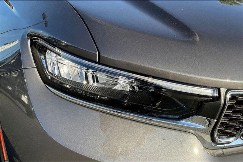 New 2025 Jeep Grand Cherokee L Laredo 4x4Image 11