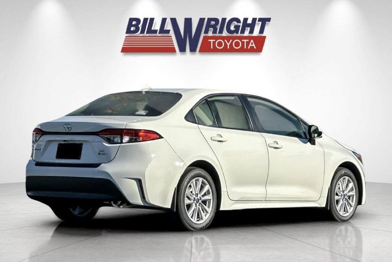 New 2027 Toyota Corolla Hybrid LEImage 3