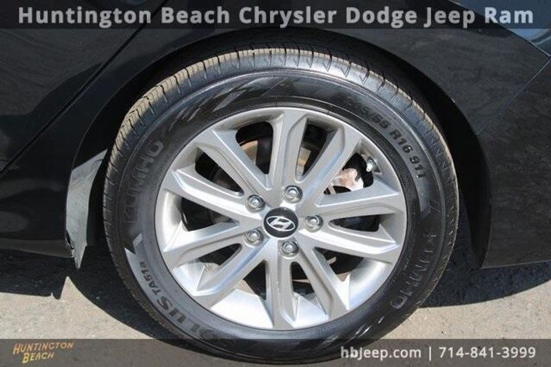 2014 Hyundai Elantra SEImage 7