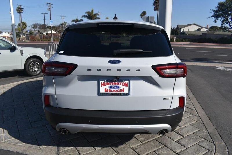 2025 Ford Escape Plug-In Hybrid BaseImage 8